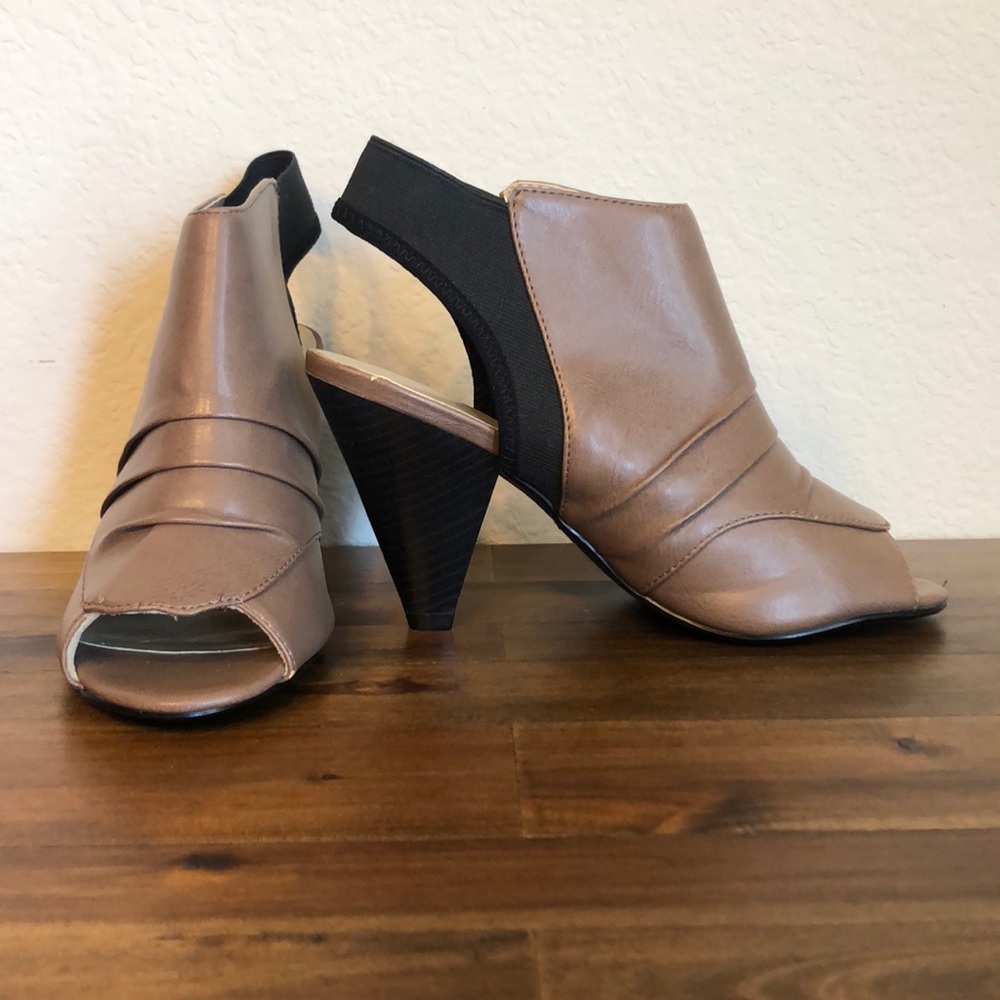 NWOB Peep toe booties